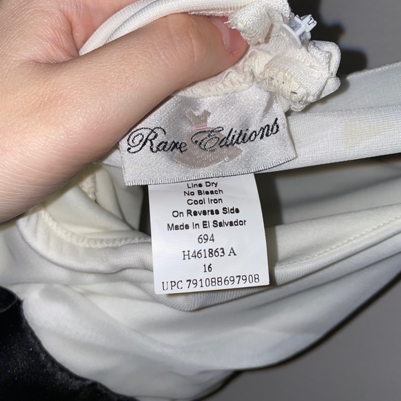 White & Black dress with Rose details on bottom - Picture 2 of 7